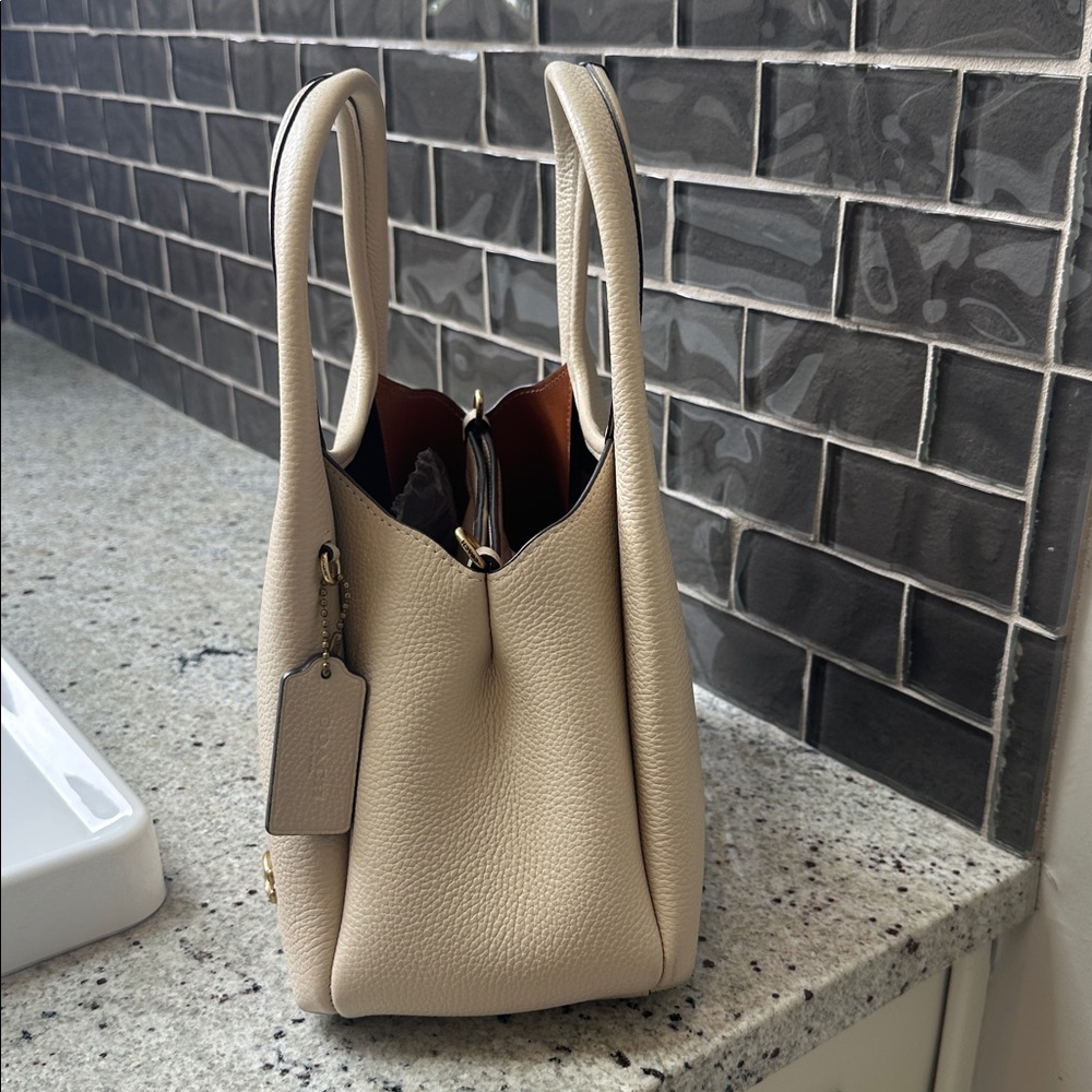 Coach Lana 23 Bag - Ivory with gold/brass hardware - Picture 4 of 12